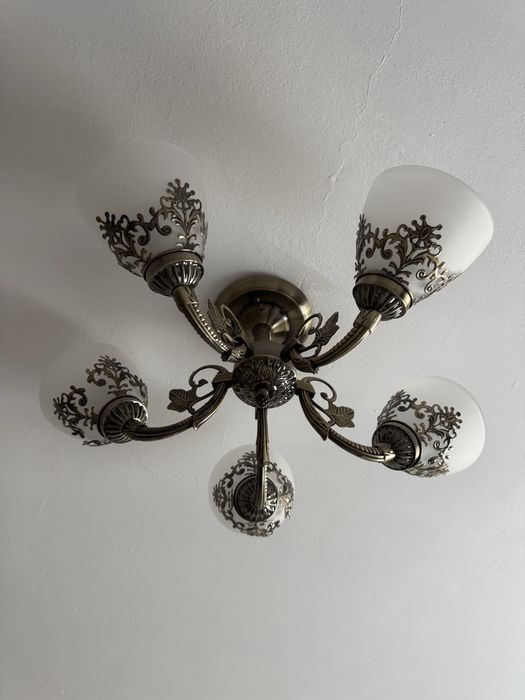 Продам б/у люстру