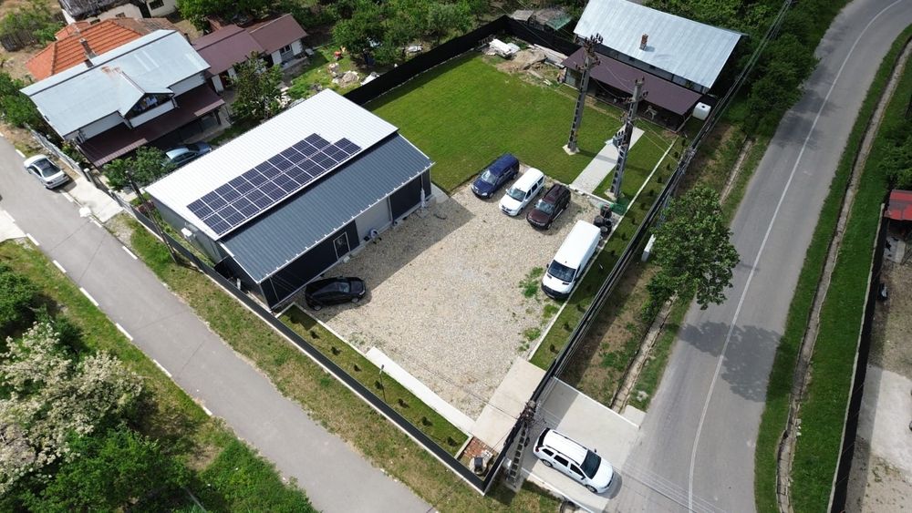 VÂND / Inchiriez HALĂ metalică demontabilă din PANOURI SANDWICH