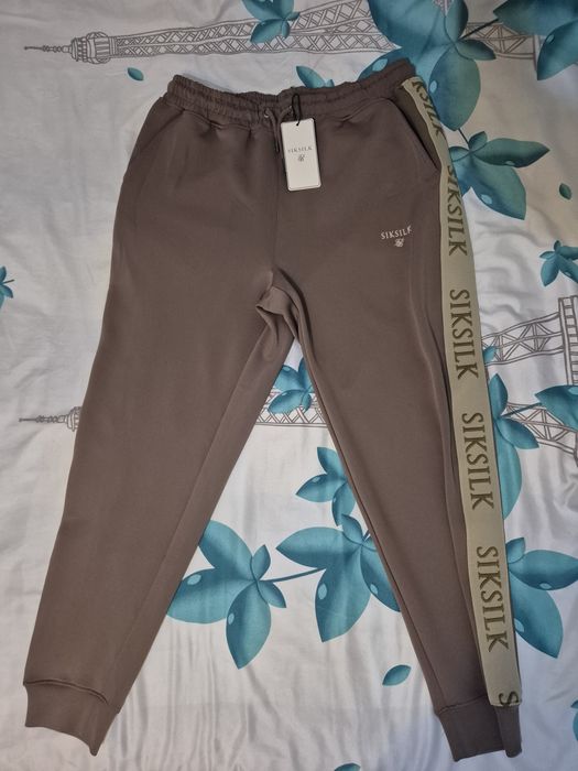 Vând pantaloni de trening