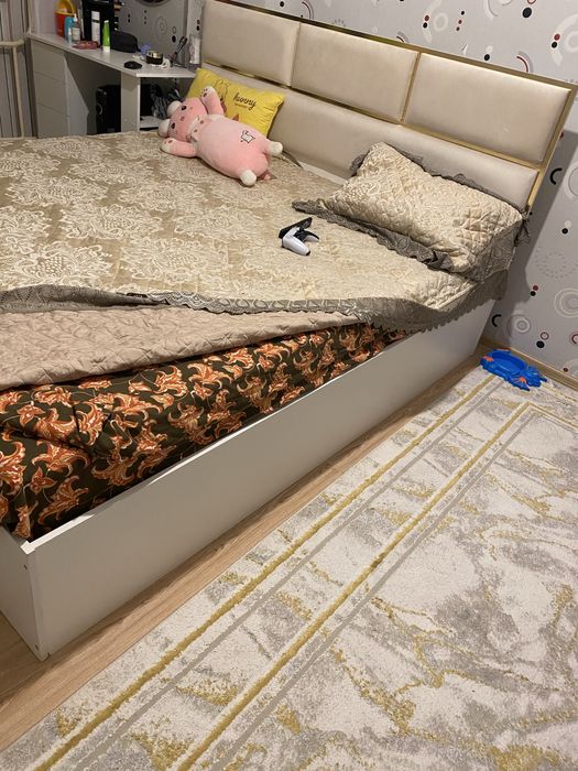 Спальный гарнитура срочно с матрасом