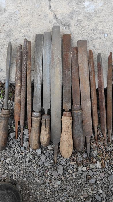 Шётка для чистки металла и другие