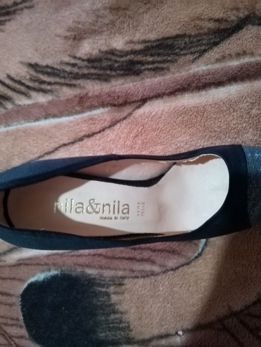 Vând pantofi originali din Italia aproape noi