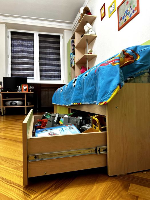 Продаю детский комплект мебели из 5 предметов