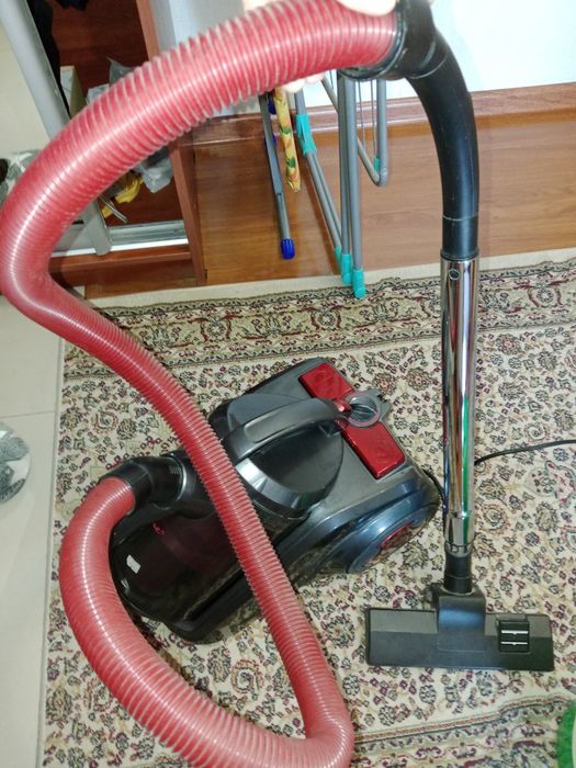 Продам два пылесоса и электро плиту