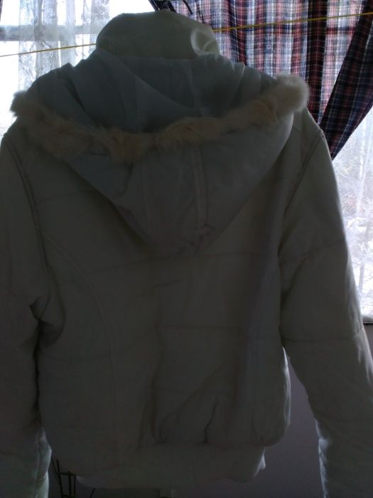 Дамско топло бяло яке