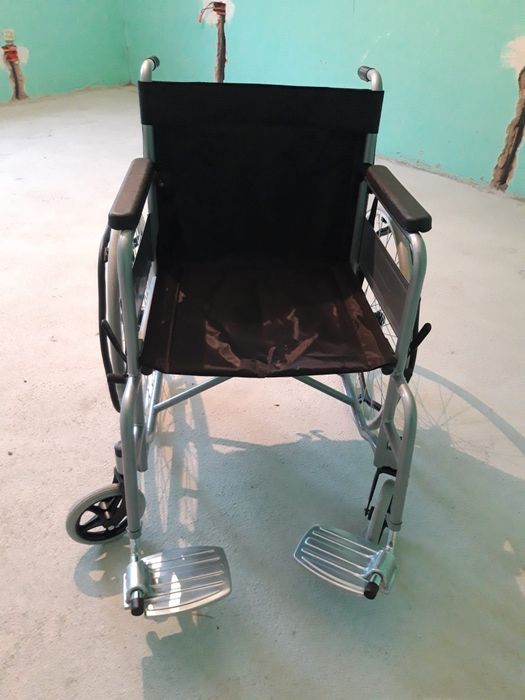 Scaun cu rotile pliabil