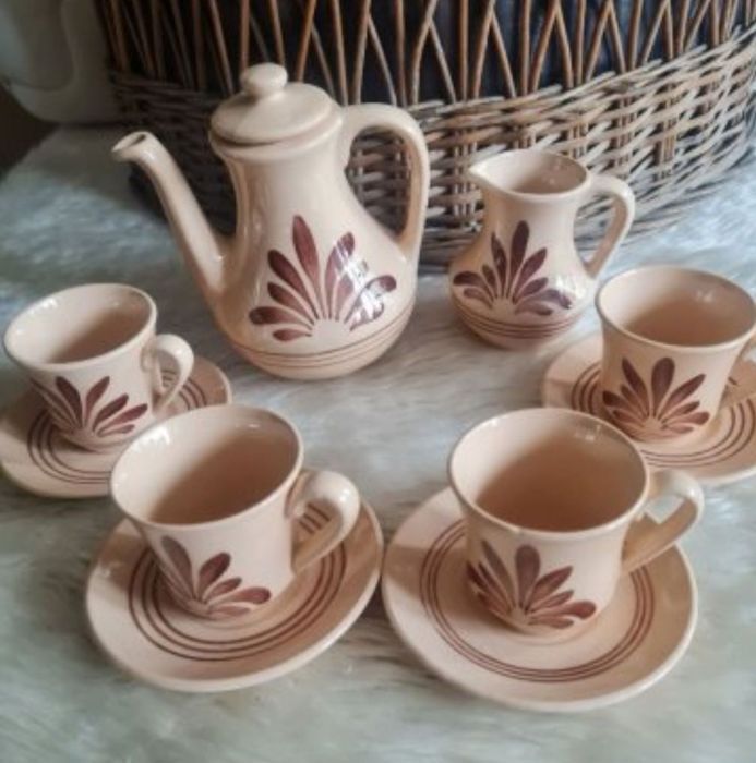 Малка Йена, сервизи за кафе и ракия,чинии, декорация.