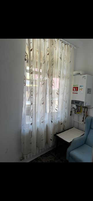 Inchiriez apartament la casa