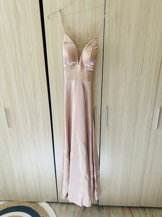 Дълга рокля пепел от рози