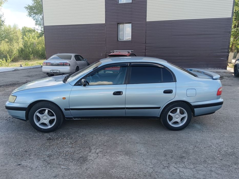 Автомобиль Toyota Carina E