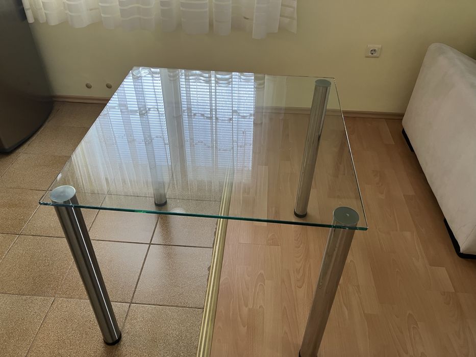 Компактна стъклена кухненска маса 80/80 см