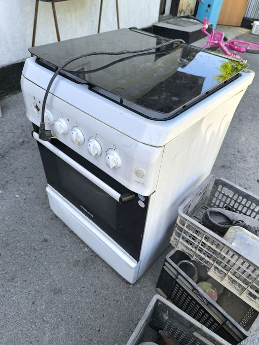 Продам газ плиту.