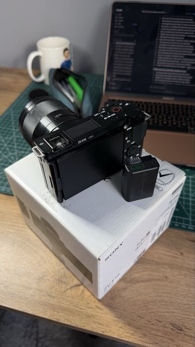 Продам камеру ZV e10