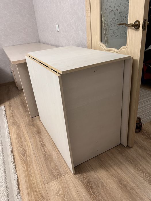 Деревянный стол район экспо