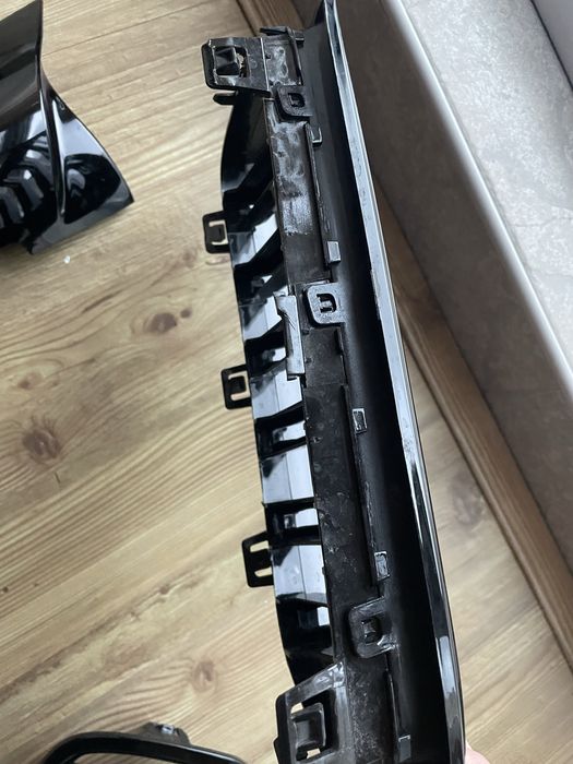 Bmw f30/f31 бъбреци,капаци огледа и ветробрани