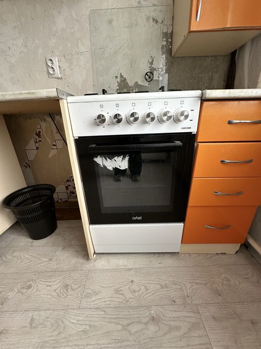 Продам газовую плиту