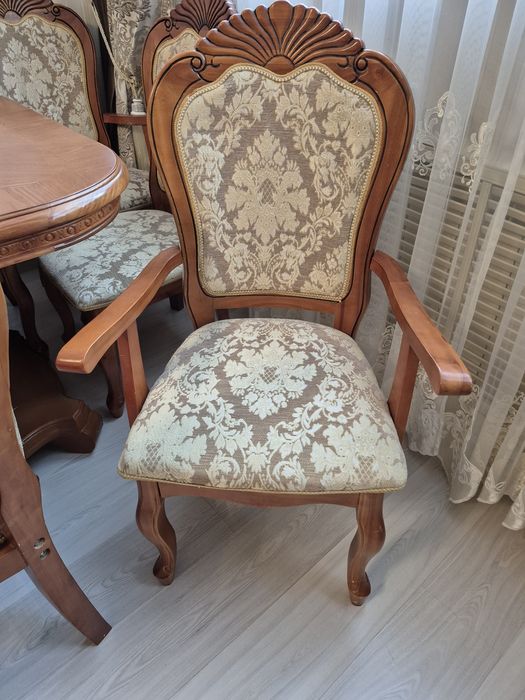 Продам стол и стулья комплект