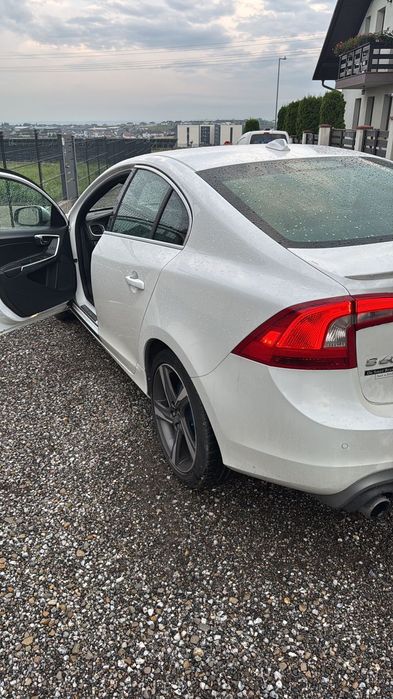 Volvo S60 Volvo S60 D4 R-Design - 1.6D 120CP - Navi * Piele * Senzori