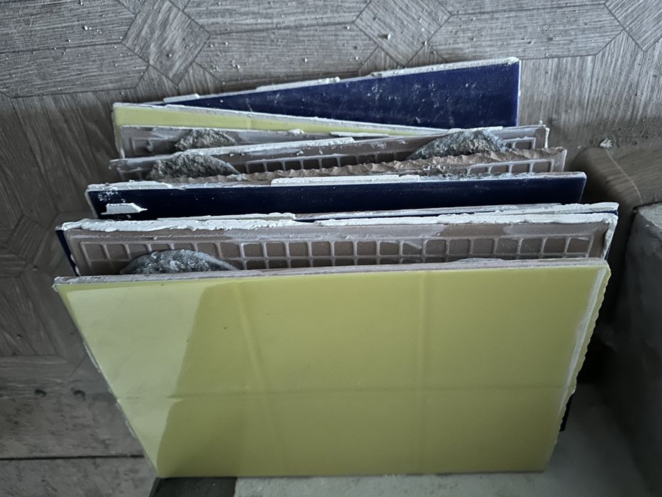 Бесплатно отдам Кафель б/у