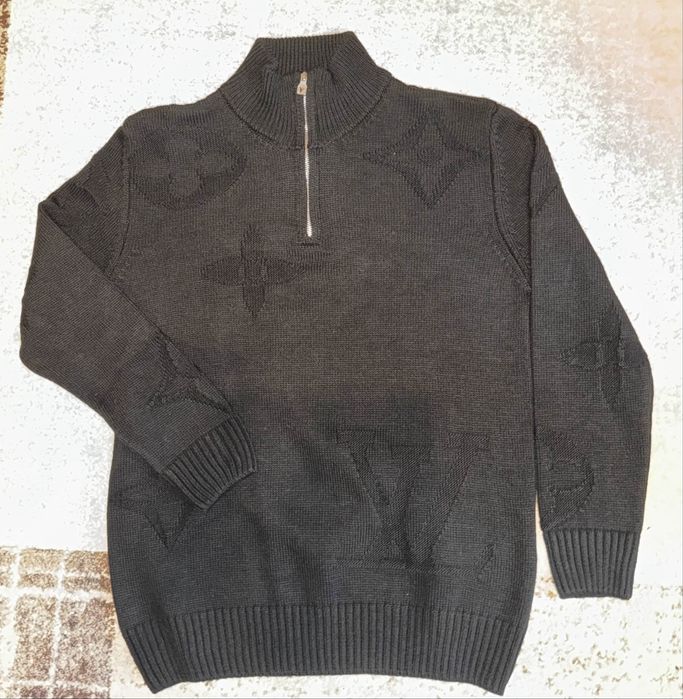 Мъжки маркови блузи и пуловери