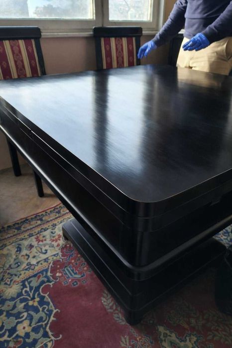 Маса от масив със столове