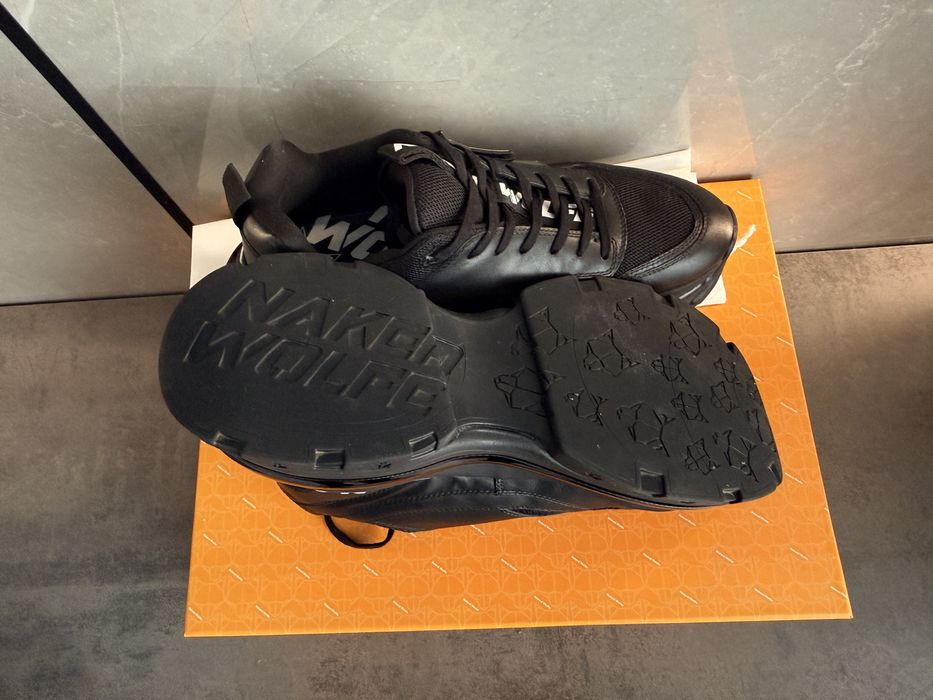 Naked Wolfe ca noi premium