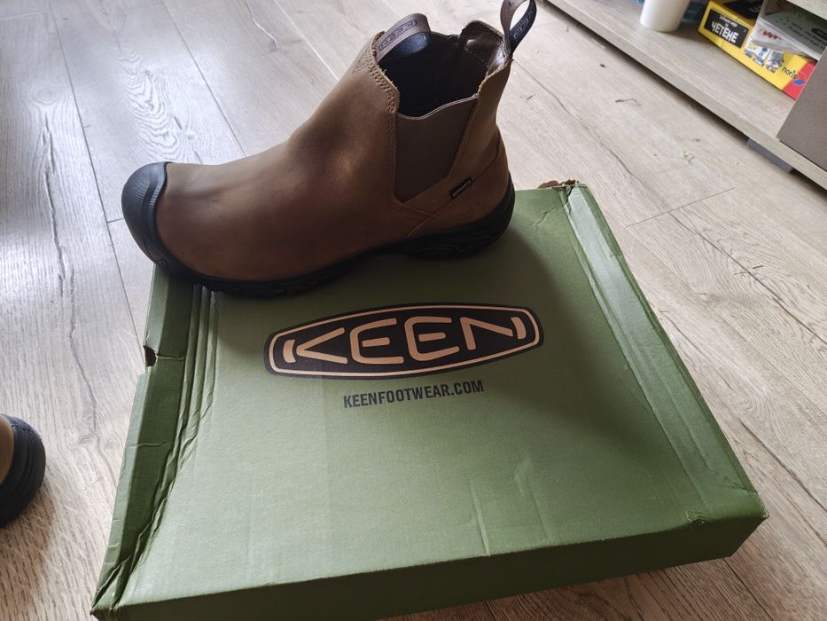 Нови обувки Keen