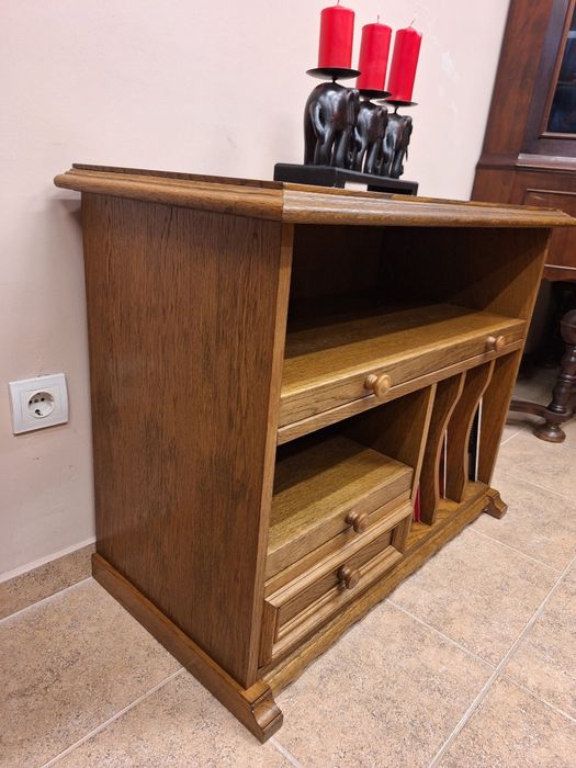 TV шкаф с подвижни плотове