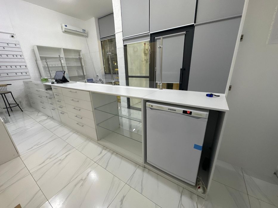 Продам мебель под бизнес (аптека)