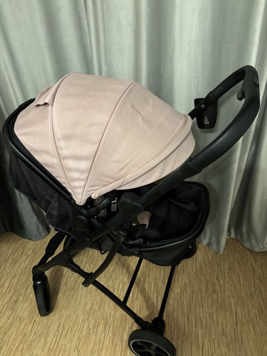 Коляска прогулочная маневренная легкая