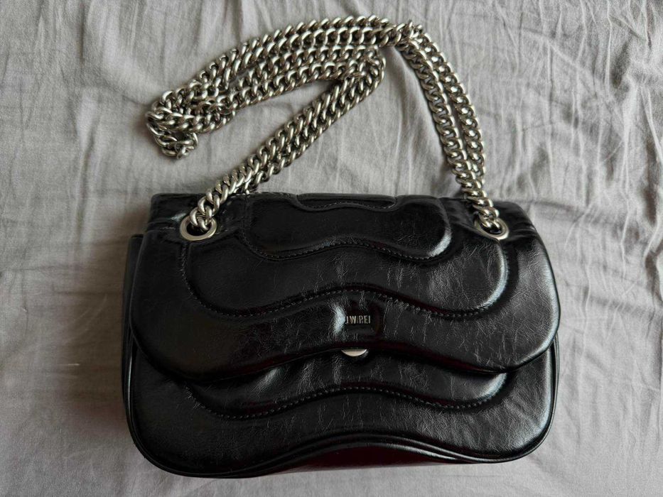Дамска чанта JW PEI Tina Quilted Chain Crossbody – черна