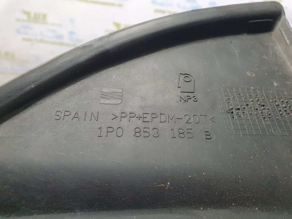 Grila stergatoare parbriz 1p0853185b Seat Leon 2 (1P) (facelift) (2009 - 2012) 1.6 tdi 1.6 tdi CAYC