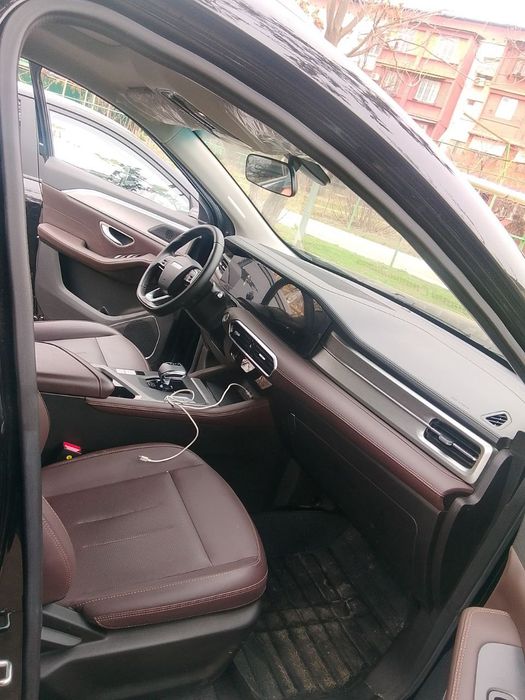 Moshina yangi ayol kishi mingan benzinda yurgan 95 da toza 25000.$