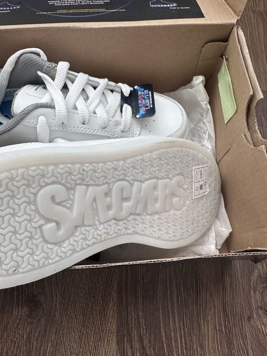 Новые кроссовки Skechers белые 30 размер