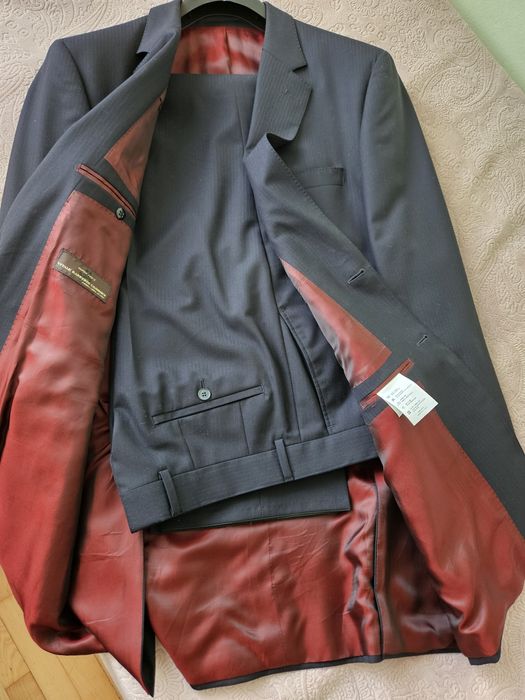 Тъмносин мъжки костюм - като нов - 100% италианска вълна - 52
