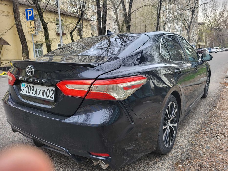 Автомобиль тойота камри 2020