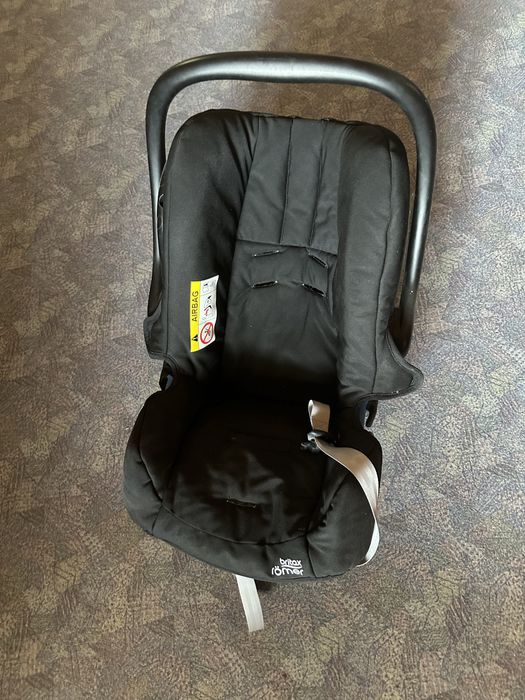 Продам  два детских кресла, автомобильное, солидный производитель.