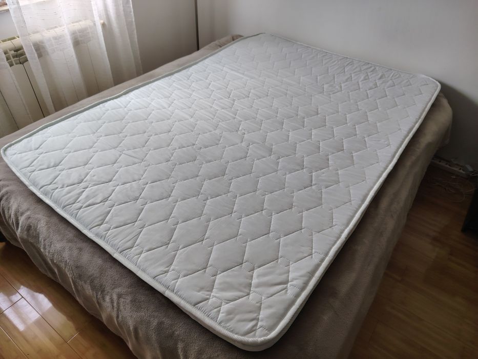 OCAZIA! Topper saltea spumă, 130x200x5cm (Pernă cadou)