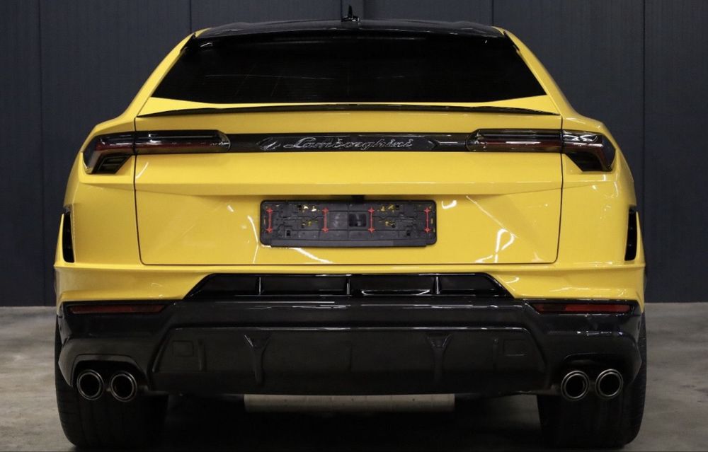 Lamborgihini urus Performante-Akrapovic-Carbon