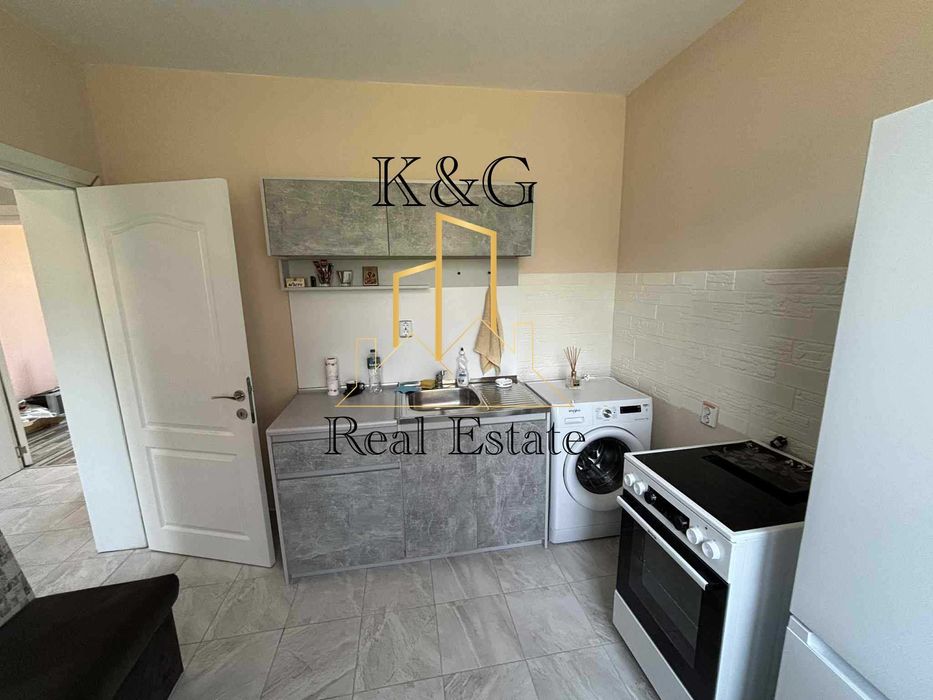 Етаж от кооперация след основен ремонт !