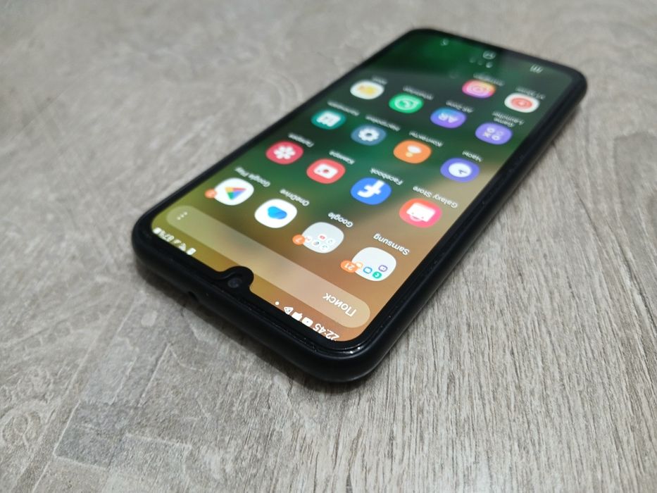 Самсунг А40 в идеале мощный смартфон
