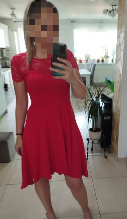 Rochie eleganta cu dantela in partea de sus
