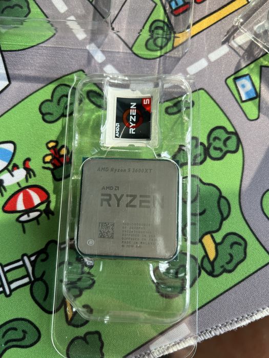 Ryzen 5 3600 XT full box cu cooler