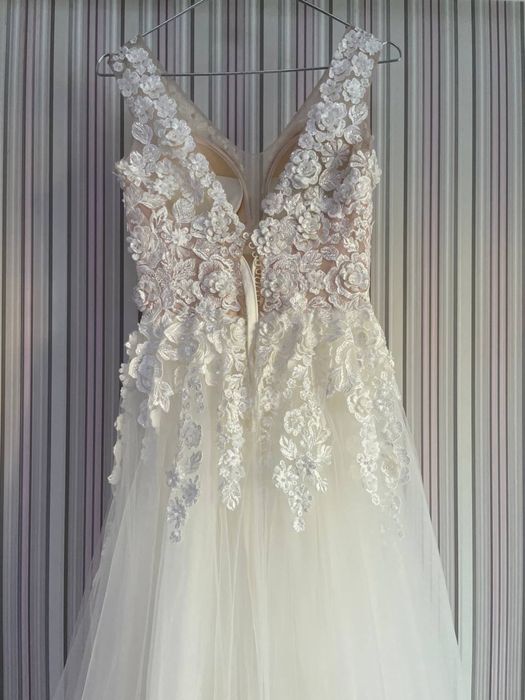 Сватбена рокля (+ ПОДАРЯВАМ кринолин с три обръча)