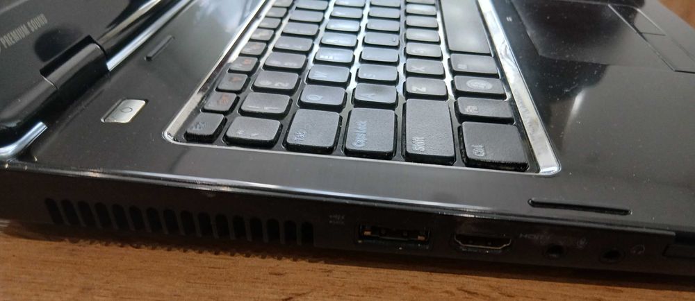 DELL Inspiron N7110 17.3" core i7 SSD