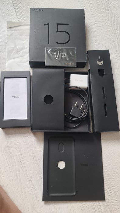 Продам смартфон мейзу 15 глобальная