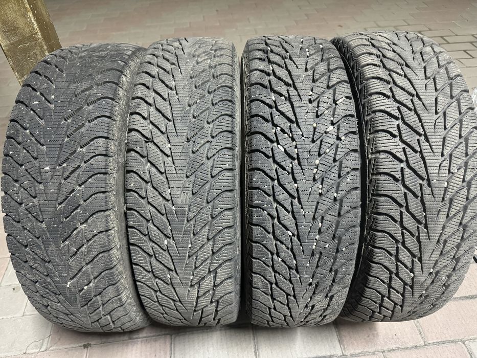 Продам шины в отличном состояний