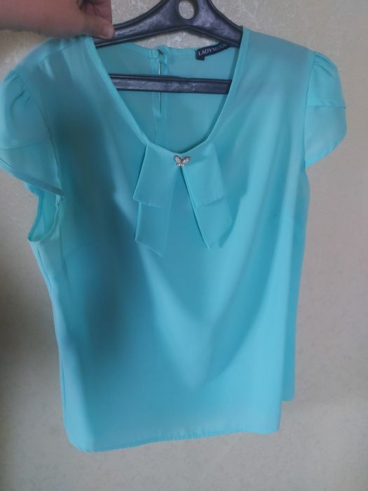 Продам платья и блузки