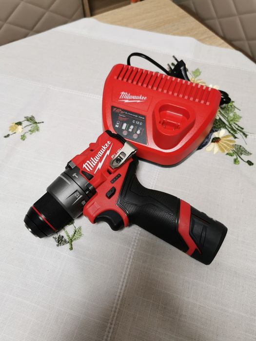 Autofiletanta m12 milwaukee model destinat pietei de America