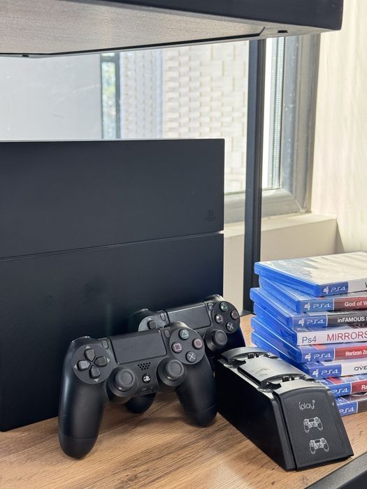 Продам PS 4 (1TB) +15 дисков